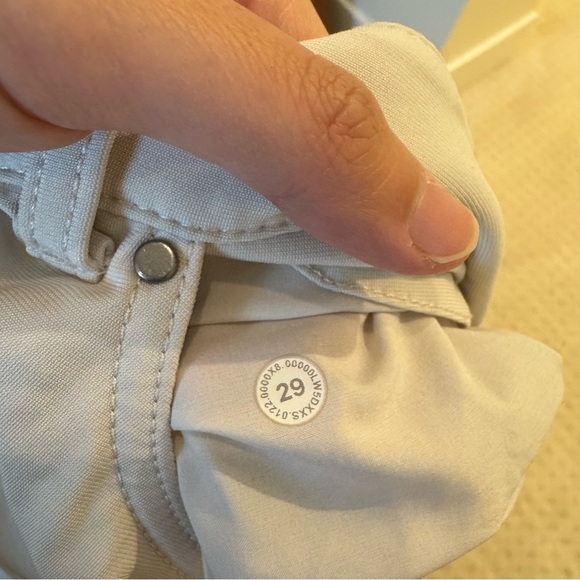 Lululemon City Sleek Wide-Leg High Rise 7/8 Length Pant in White Opal
Size 29 - Picture 10 of 10